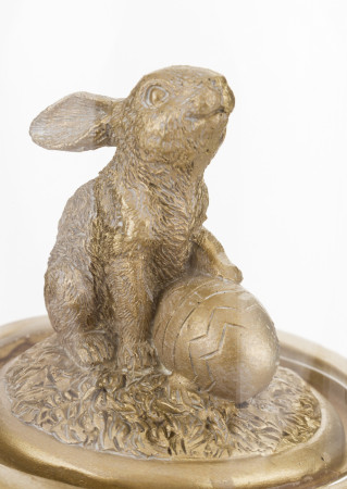 detail Zajac s vajcom na podstavci s poklopom GD DESIGN