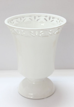detail Bílý keramický květináč s ozdobným krajem GD DESIGN