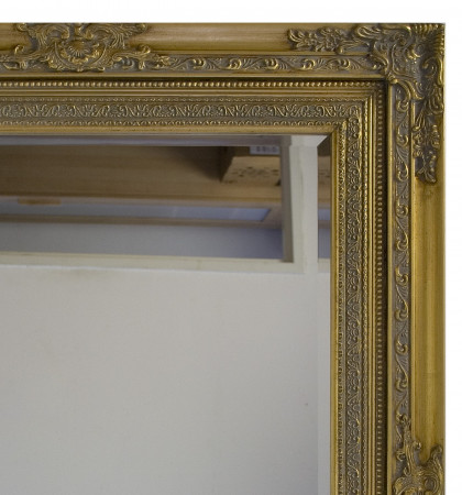 detail Zlaté zrkadlo s výrazným zdobením 83 cm GD DESIGN