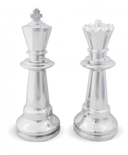 Sada strieborných šachových figúrok