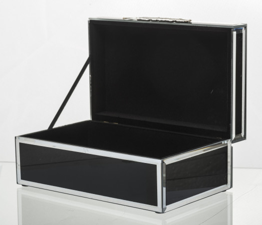 detail Čierna krabička so strieborným pierkom GD DESIGN