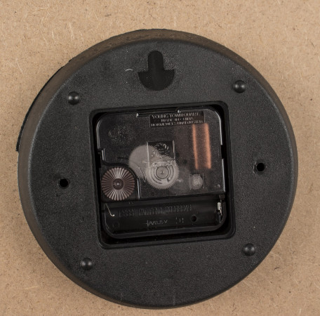 detail Čierne kovové hodiny GD DESIGN