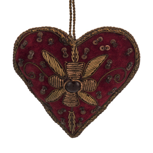 Textilní ozdoba srdce s ornamentem