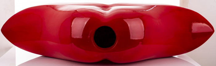 detail Červená váza v tvare pery GD DESIGN
