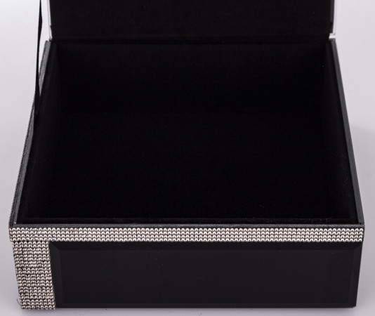 detail Obdĺžniková tmavá krabička na bižutériu GD DESIGN