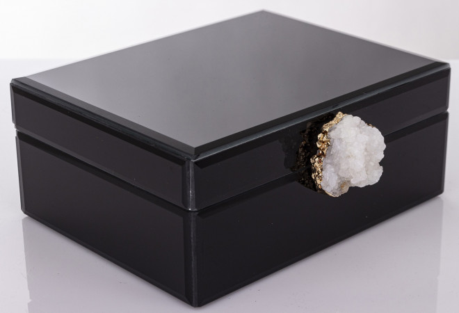 detail Elegantná čierna šperkovnica s kameňom GD DESIGN